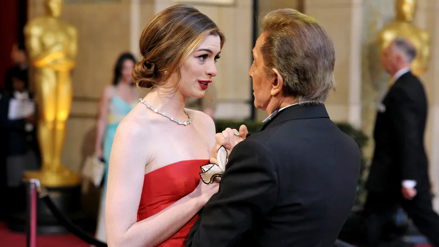 valentino garavani anne hathaway