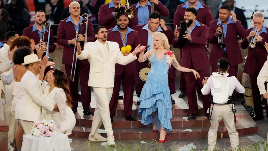 super bowl bad bunny marcas moda