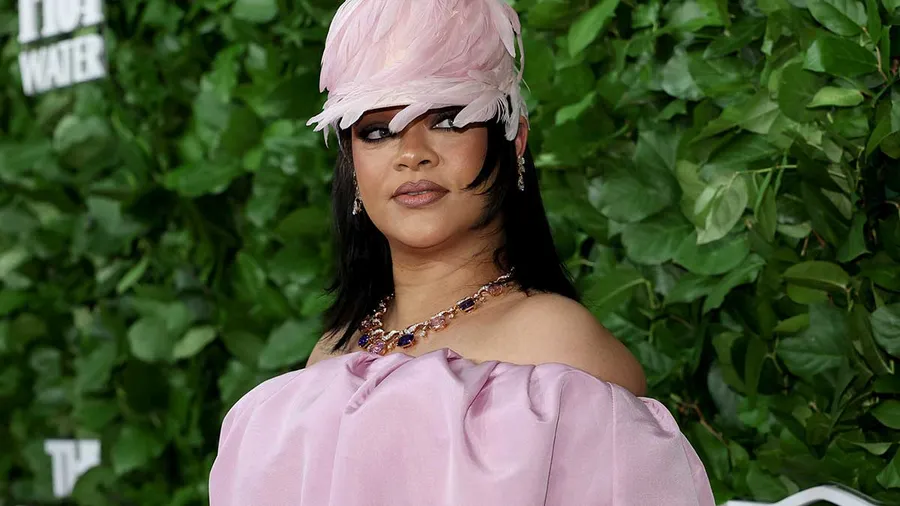 Una mujer dispara varias veces contra la mansión de Rihanna en LA.