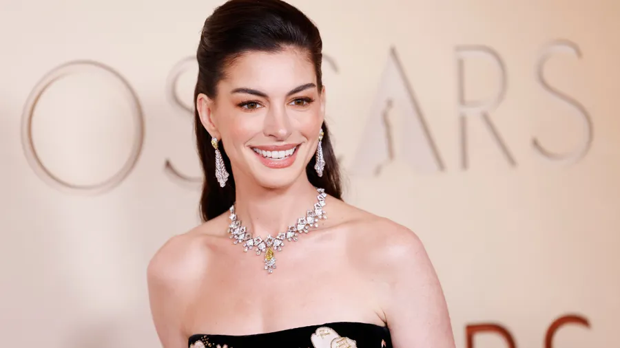 anne hathaway joyeria oscars