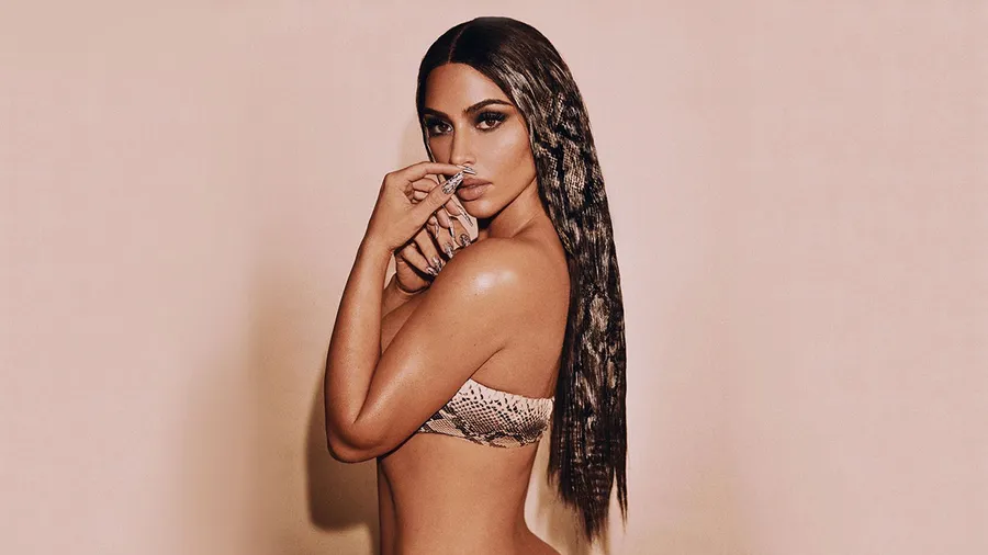KIM-KARDASHIAN-MAL-PHOTOSHOP-CRITICADA