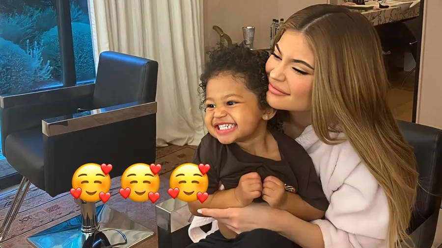 stormi-kylie-jenner-experimento
