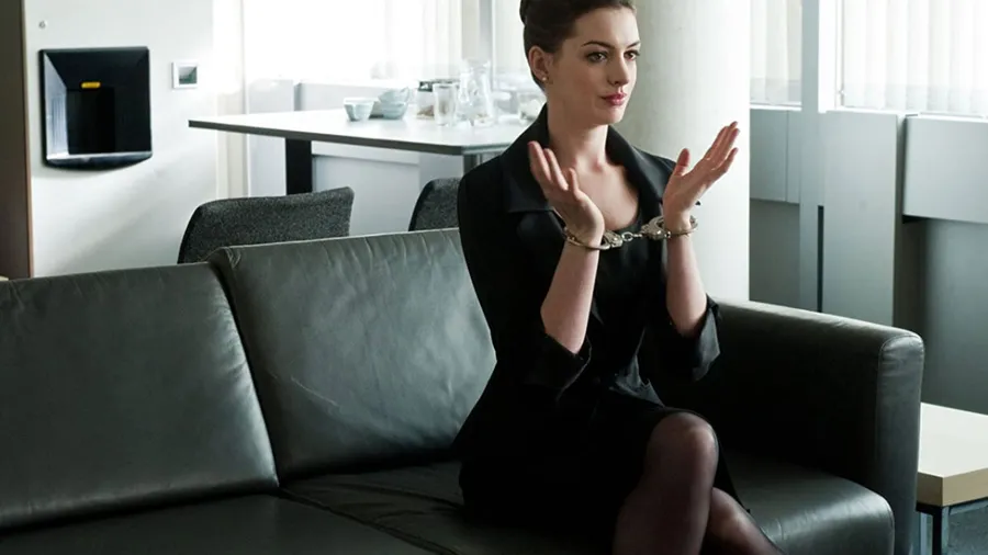 Anne-Hathaway--Christopher-Nolan