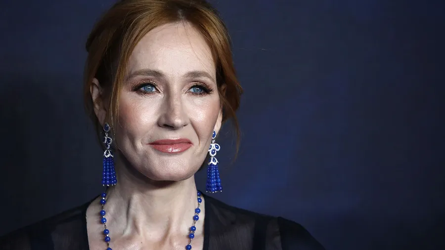 J.K. Rowling es señalada por transfobia una vez más. Esto ha dicho la autora de las mujeres trans
