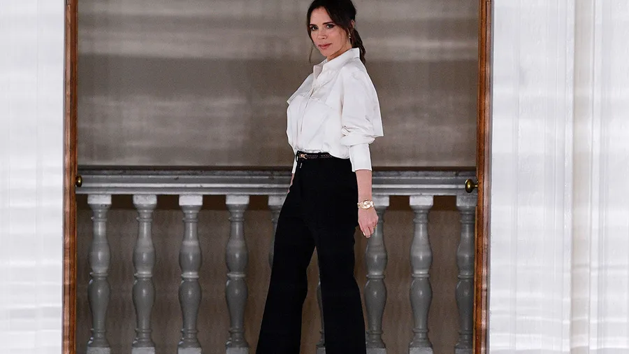 Victoria Beckham admite que usaba ropa ajustada por inseguridad