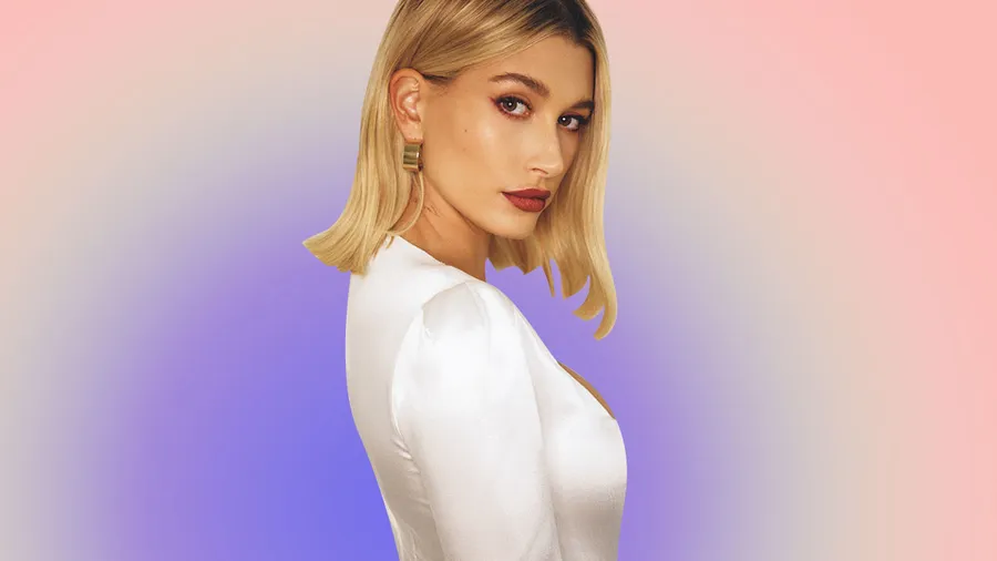 hailey-bieber-secretos-belleza-maquillaje-rutina-piel-skincare