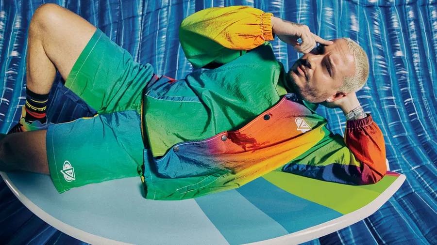 j-balvin-guess-elle-man-colores-1