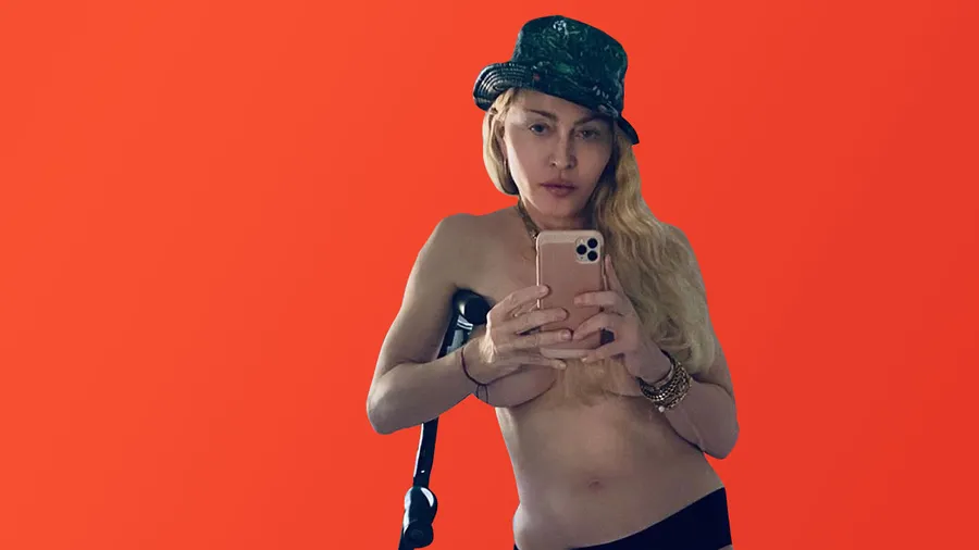 madonna-topples-fans-enojados
