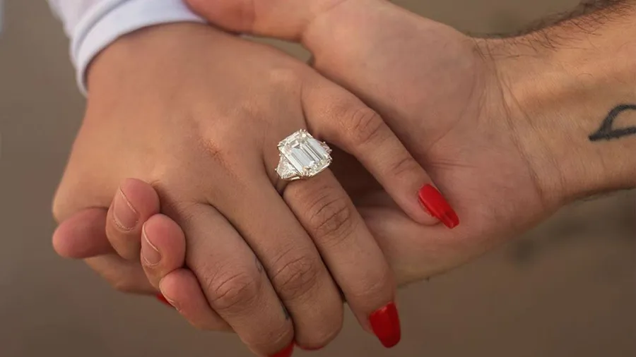 anillo compromiso Demi Lovato