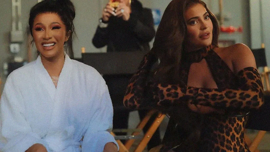 Cardi B y Kylie Jenner en 'WAP'.