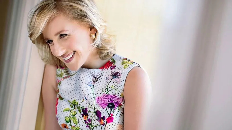Jeanna de Wal como la princesa Diana.