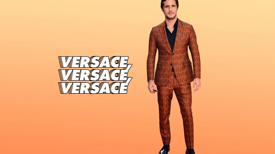 Diego Boneta en el Festival de Cine de Venecia usando Versace.