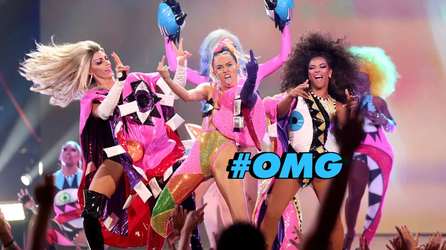 miley-cyrus-grammy-performance