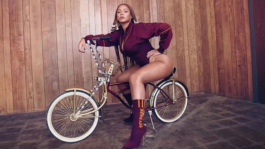 Gracias a Beyoncé una cadena de comida rápida vende sus uniformes como merch