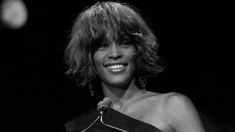 Whitney-Houston-Whitney-Houston-tour