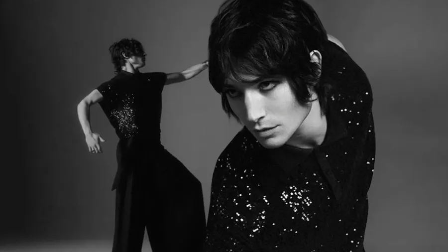 Ezra Miller es la nueva imagen de Saint Laurent y no podría ser más perfecto
