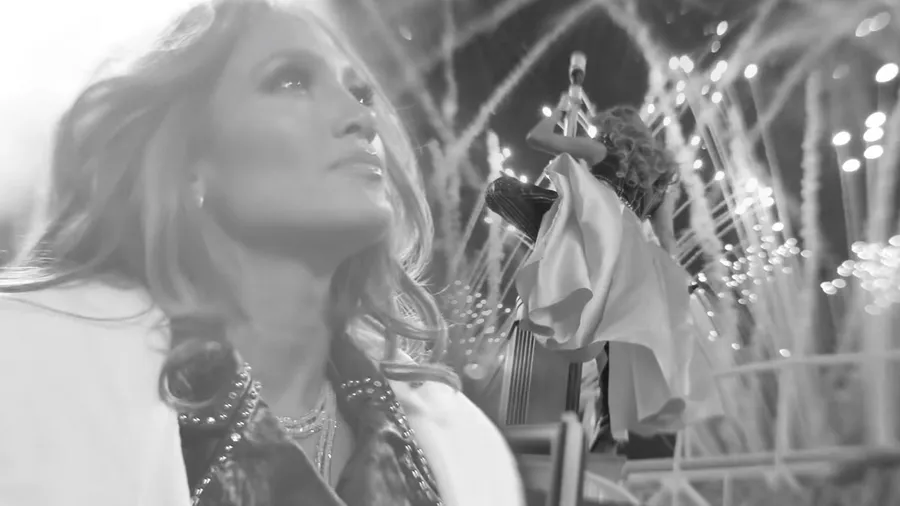 jennifer-lopez-video-behind-the-scenes-super-bowl-medio-tiempo-show-shakira
