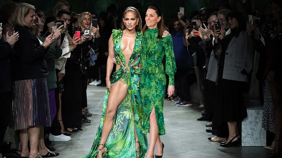 Jennifer-Lopez-Kate-Middleton-Jungle-dress