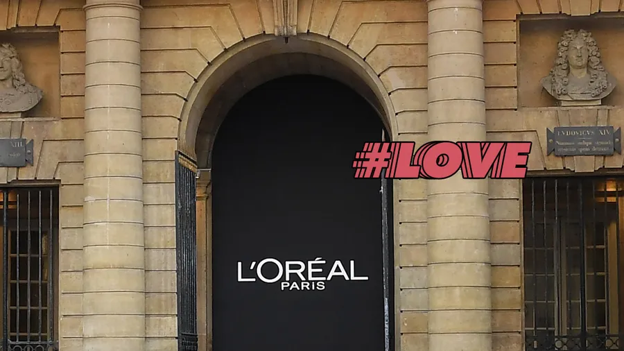 "Le Defile L'Oreal Paris" : Runway - Paris Fashion Week - Womenswear Spring Summer 2020
