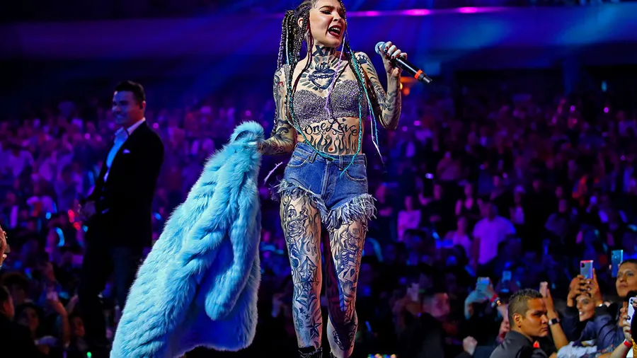 belinda-tatuajes-falsos-look-spotify-awards