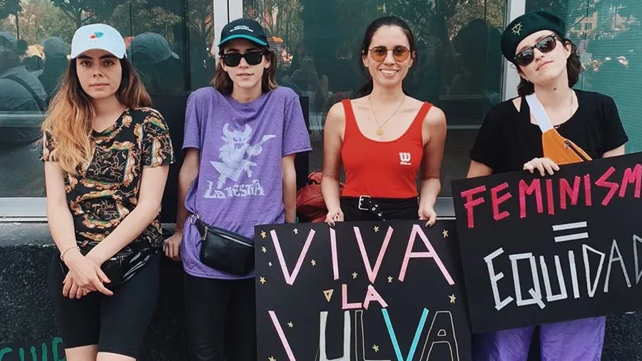 tessa-ia-mujeres-marcha-8m