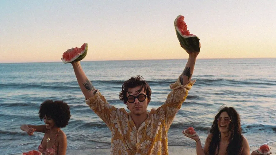 Harry Styles dice adiós al pelo largo y se lo corta para su nueva película