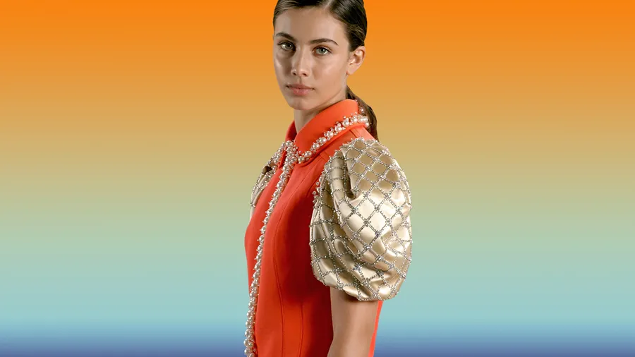 Foto: Miu Miu, Elisa Visari vistiendo Upcycled by Miu Miu