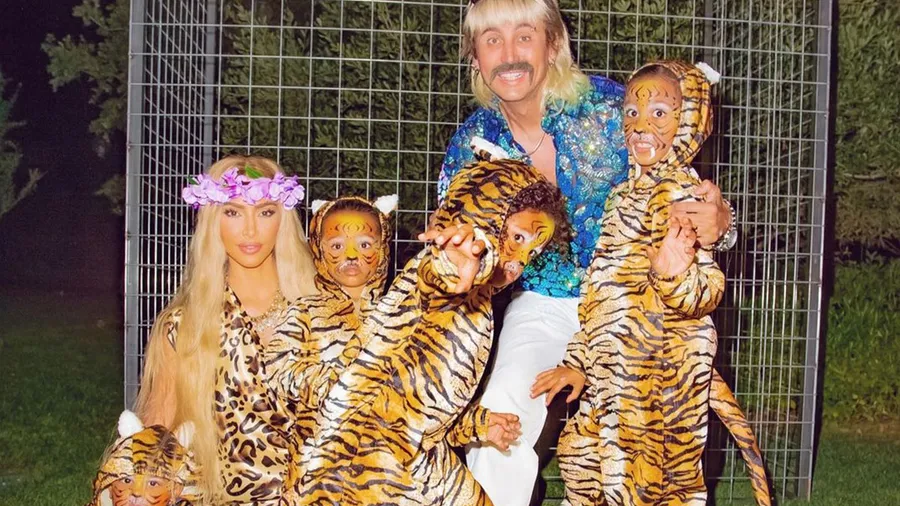 Kim Kardashian, sus hijos, y Jonathan Cheban.