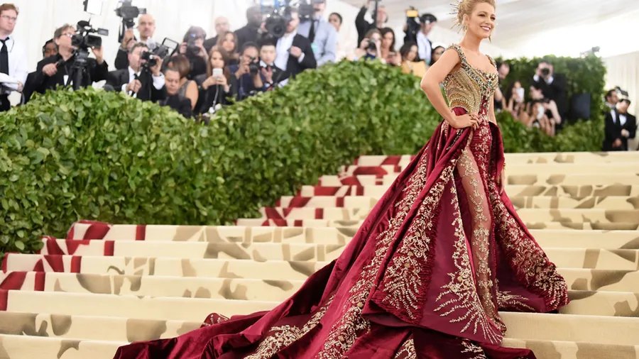 Blake Lively tiene un termo de café inspirado en su vestido de MET Gala