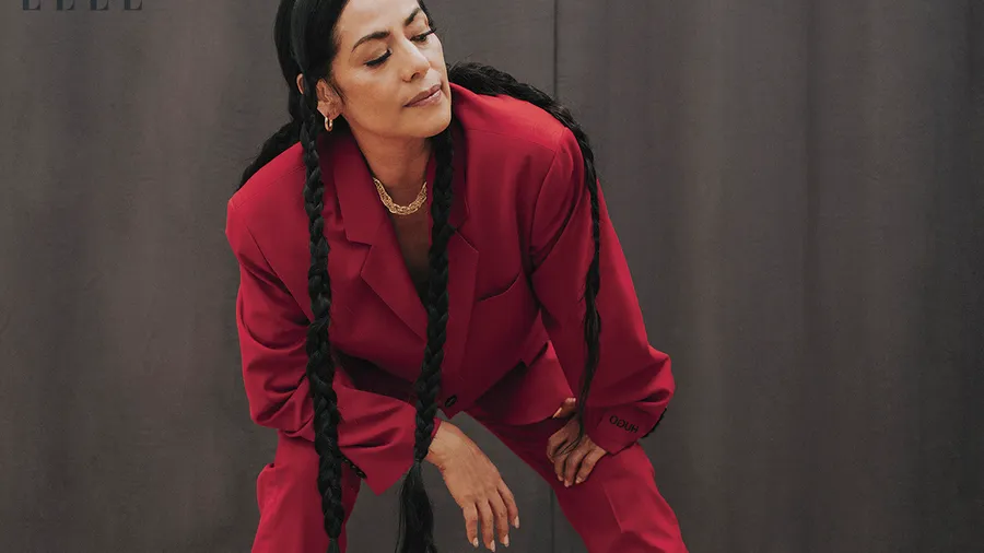 Lila Downs con traje BOSS; aretes AVEC; collar propiedad de Lila Downs.