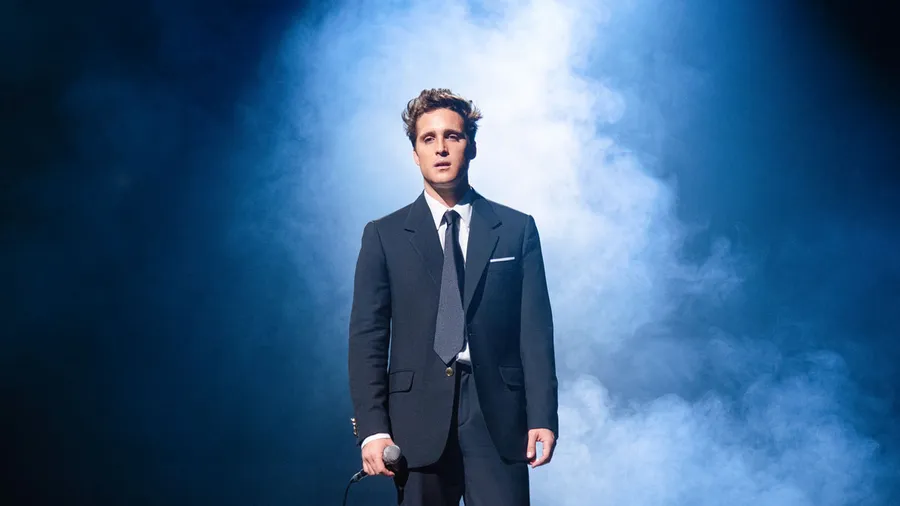 Diego Boneta como Luis Miguel.