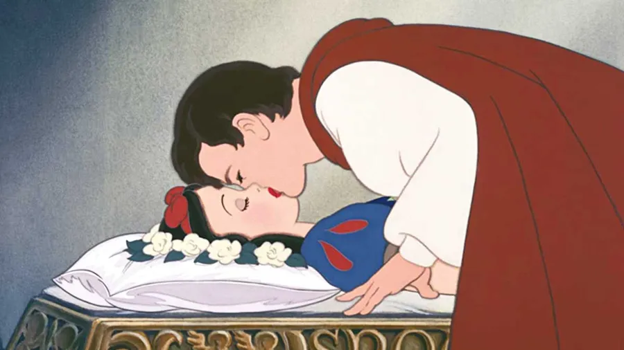 Cancelan al príncipe Azul de Blancanieves por el beso "no consensuado"