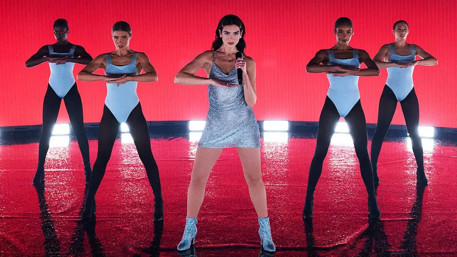 Dua Lipa habla sobre el bullying que sufrió por su forma de bailar