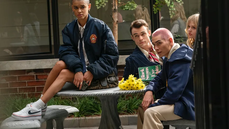 Julien Calloway, Aki y Max en Gossip Girl (2021).