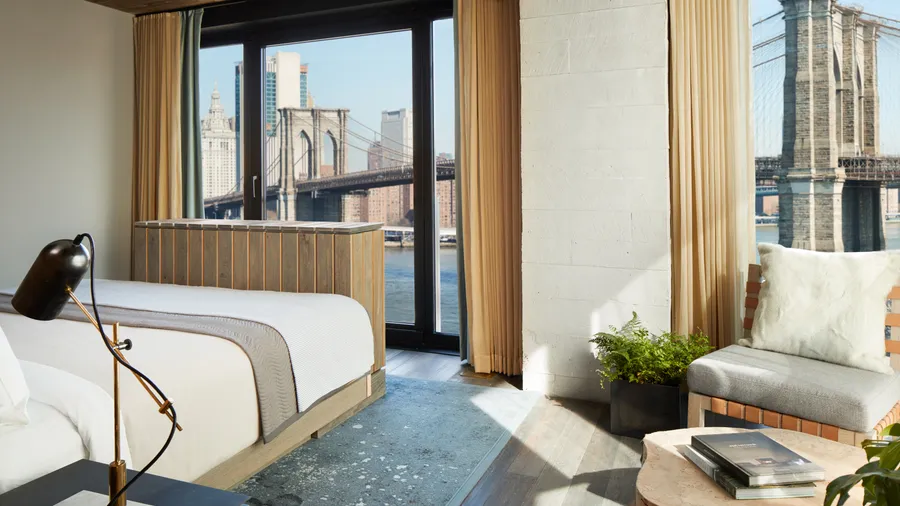 room_bridgeking_bed_125_bedviewhero.jpg