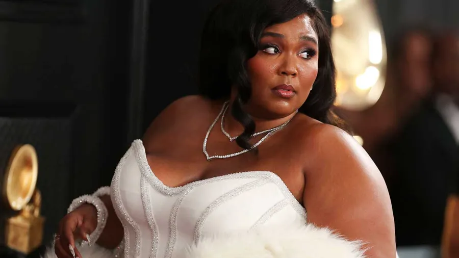 Lizzo responde con lágrimas a comentarios racistas y gordofóbicos que recibe