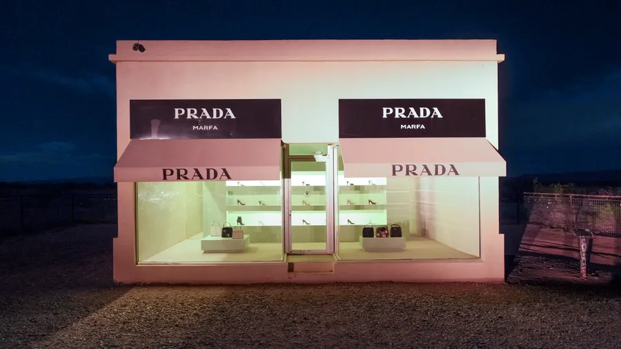Prada Marfa tienda desierto