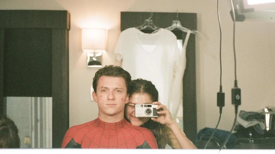 Tom Holland hace "Instagram Official" su relación con Zendaya en su cumpleaños