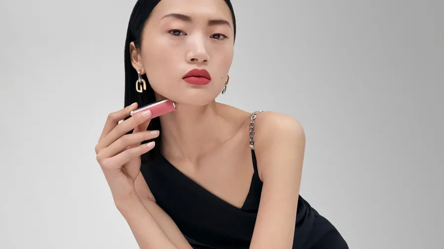 Givenchy demuestra por qué su historia está llena de pasión