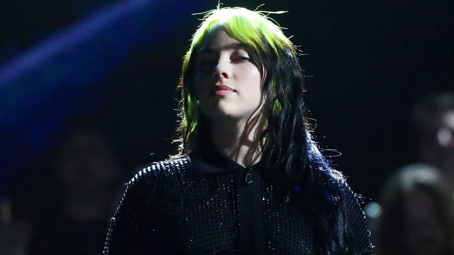 Billie Eilish habla del daño que sufrió por tomar pastillas para adelgazar