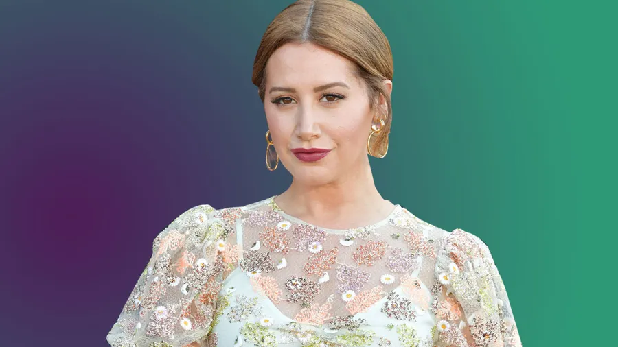 Ashley Tisdale posa desnuda y orgullosa de su cuerpo embarazado