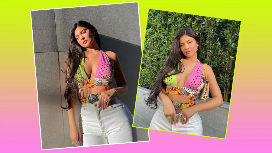 Kylie Jenner con el Versace Cross Print Plunging Wrap Crop Top
