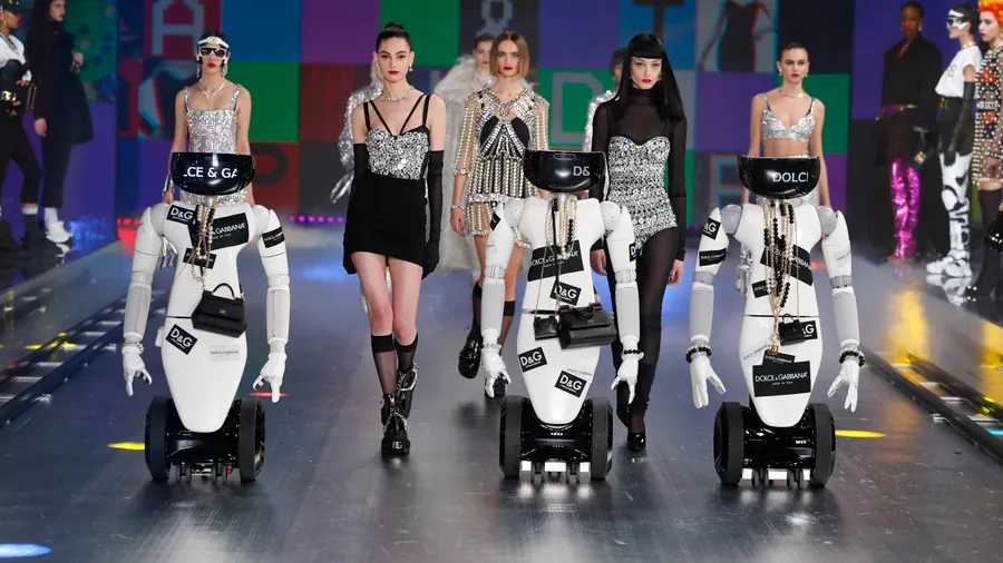Dolce & Gabbana viaja a su pasado para mostrarnos el futuro