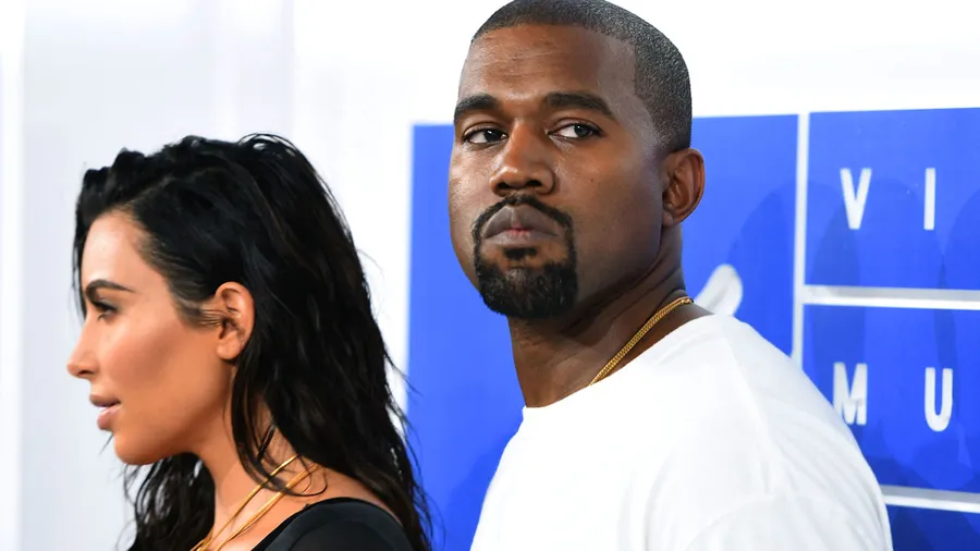 Kanye West le pidió a Kim contactarlo solo "a través de su staff de seguridad"