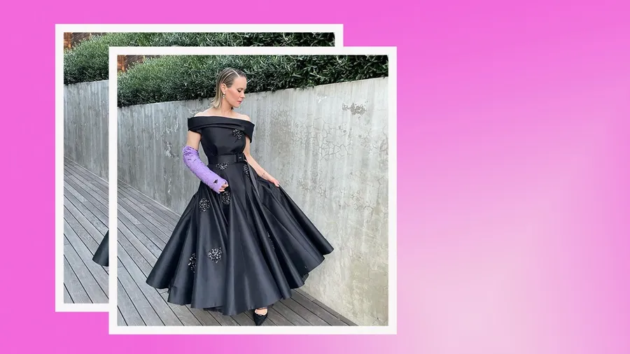 Sarah Paulson lleva un yeso firmado por Prada a los Golden Globes