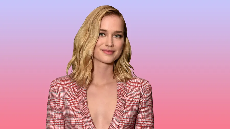 Elizabeth Lail.