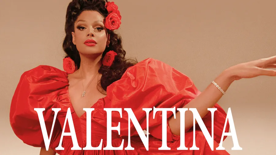 Valentina para ELLE México junio 2022. Vestido, CAROLINA HERRERA.