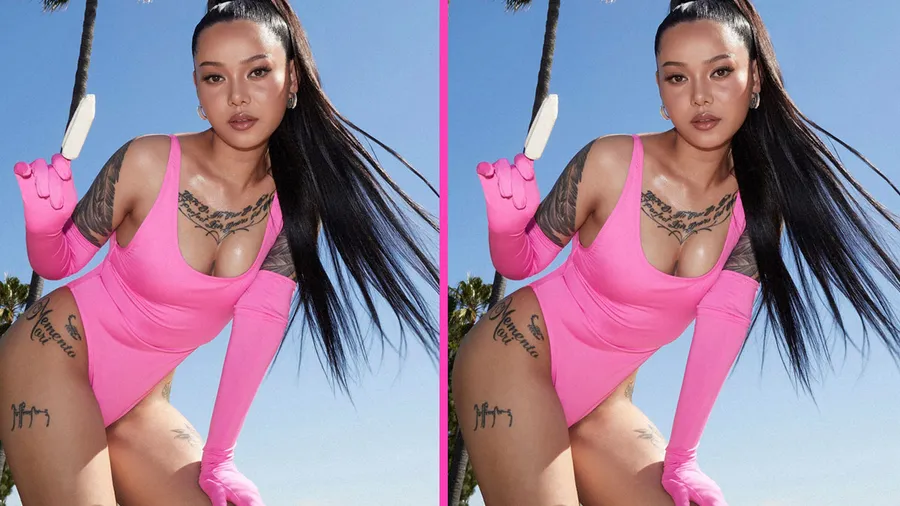 Bella Poarch para SKIMS SWIM