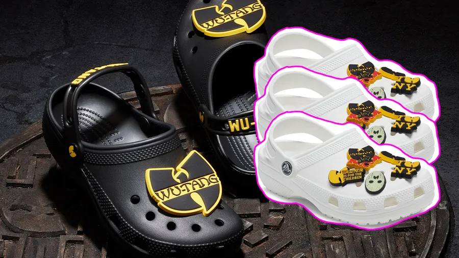 Crocs clog clásico Wu-Tang Clan con los Jibbitz Charms de la colección.