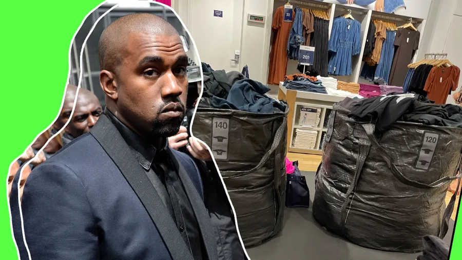 Ropa de Yeezy Gap en pacas en la tienda de Times Square, Nueva York.